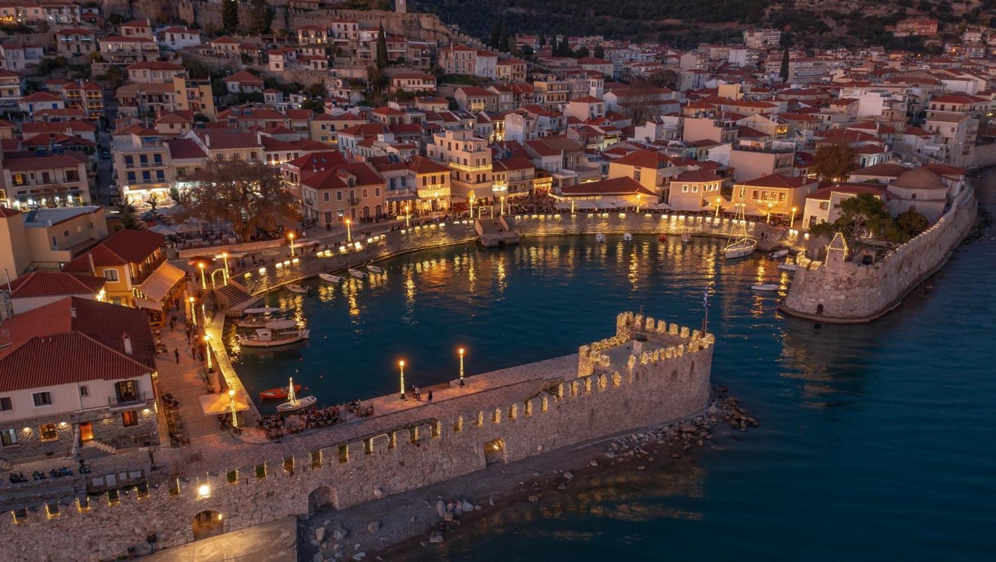 Nafpaktos Beach Luxury Suites 외부 사진